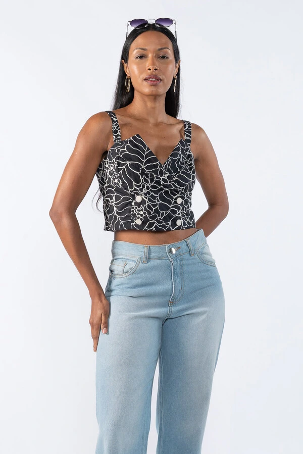 Blusa com Bordado e Botões