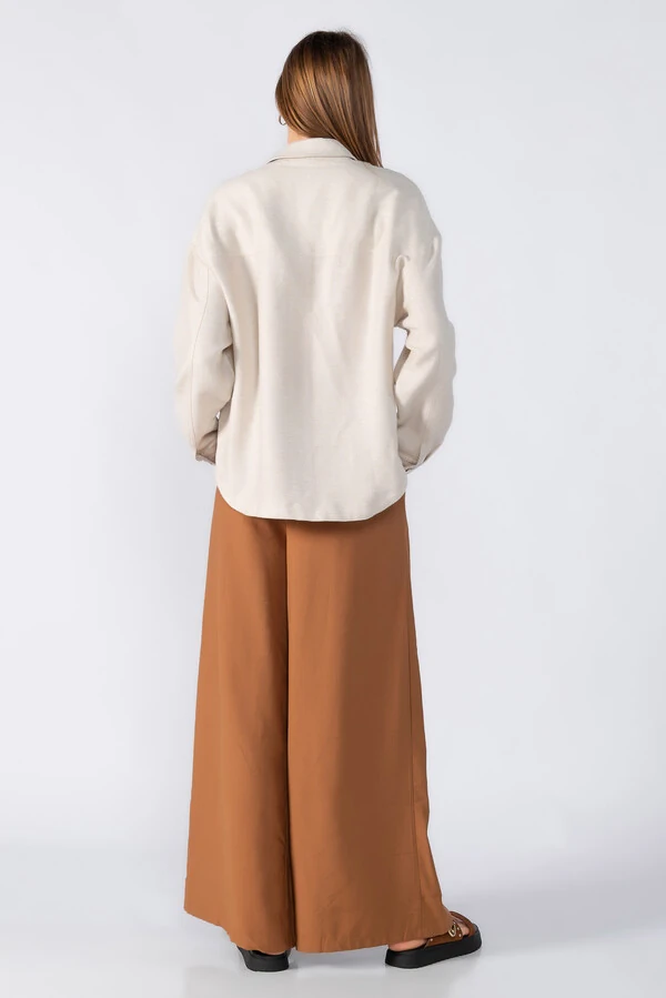 Jaqueta ampla com botoes organicos