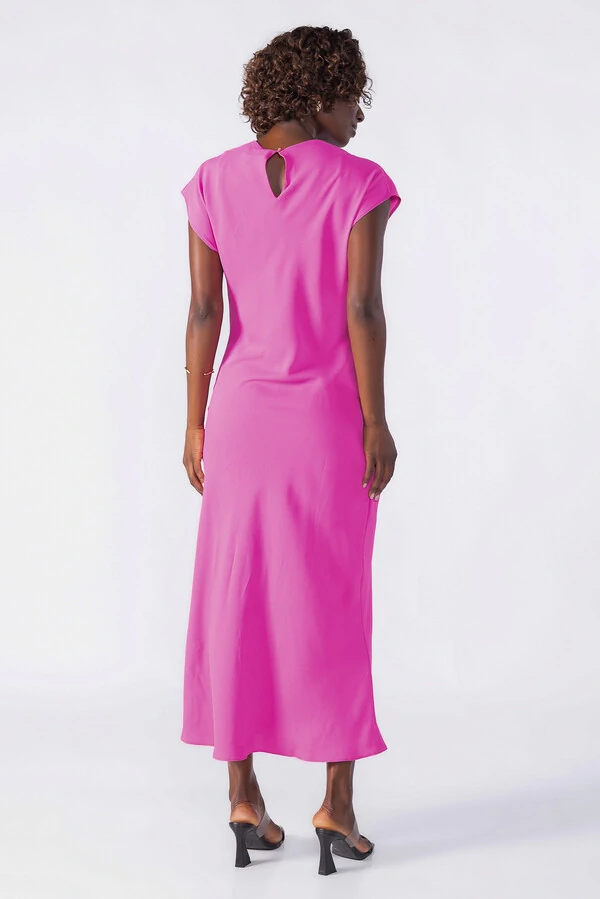 Vestido midi com transpasse na cintura