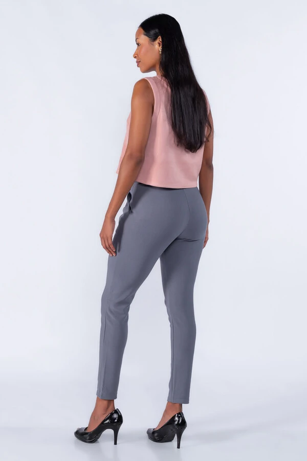 Calça Cenoura Pregas Bolso