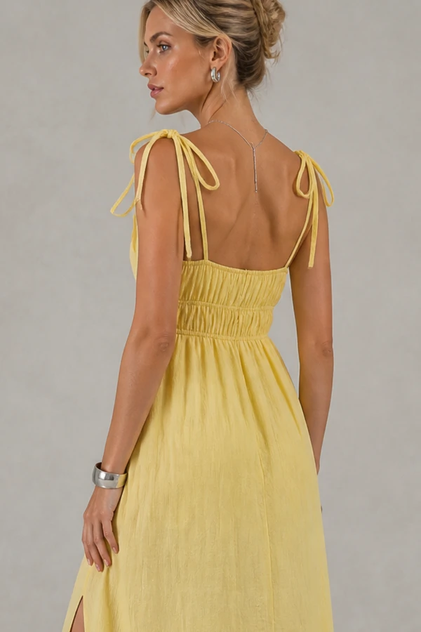 Vestido midi elástico na cintura e alças