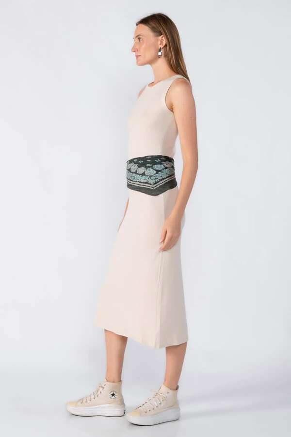 Vestido canelado regata