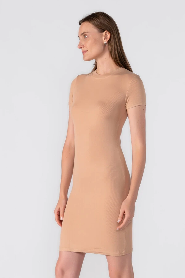 Vestido canelado manga curta