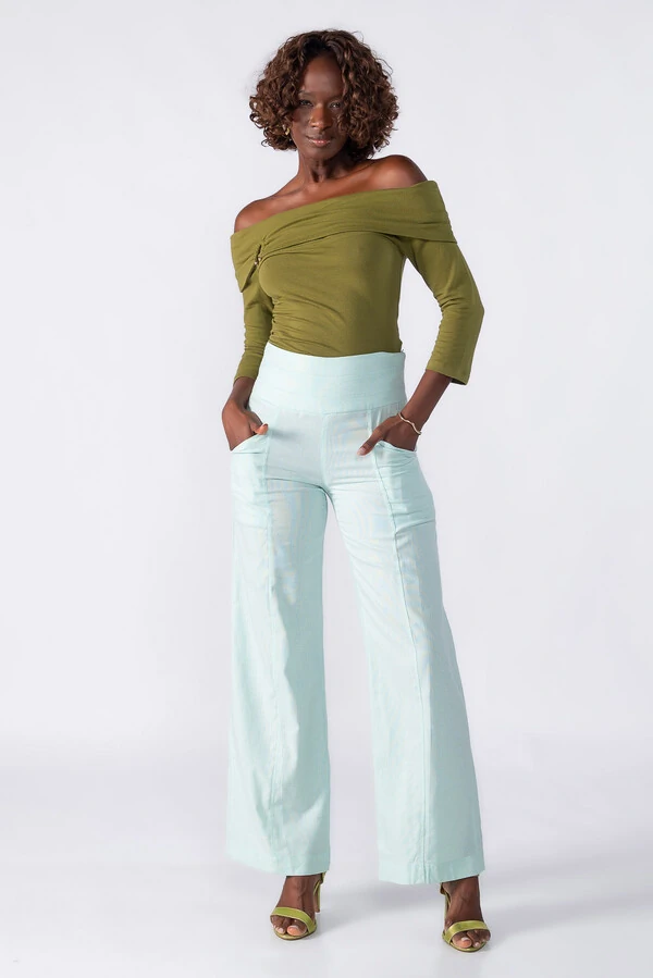 Calca reta com cos largo