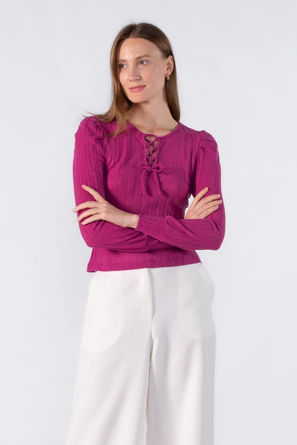 Blusa com amarracao no decote