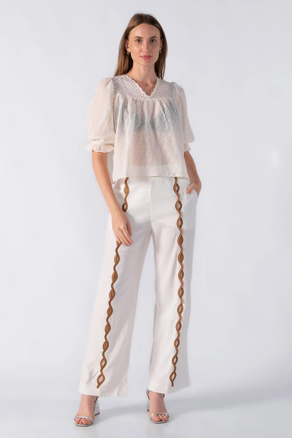 Blusa bata texturizada e manga 3/4