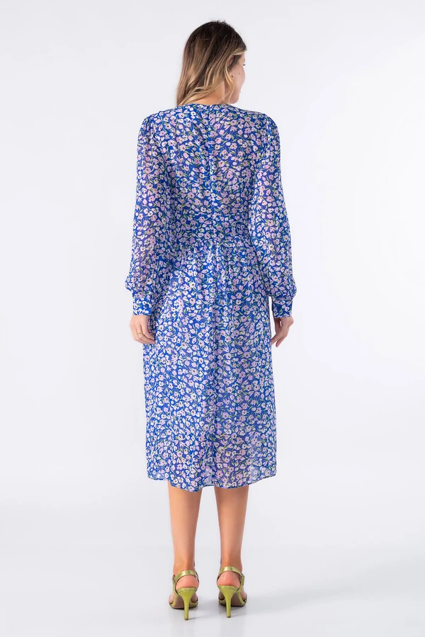 Vestido midi de manga longa e pregas na cintura