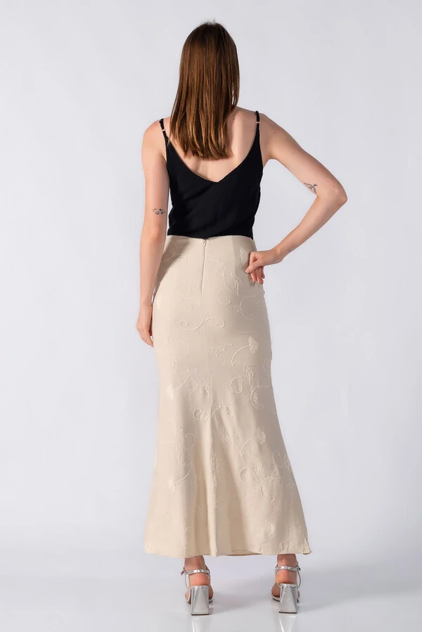 Saia longa com fenda babado e franzido