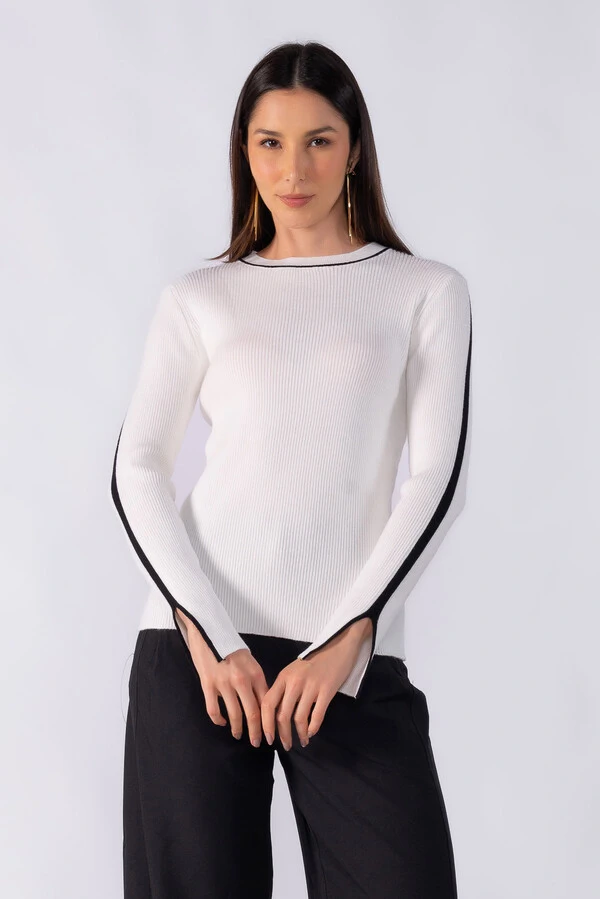 Blusa canelada com listra lateral da manga e gola