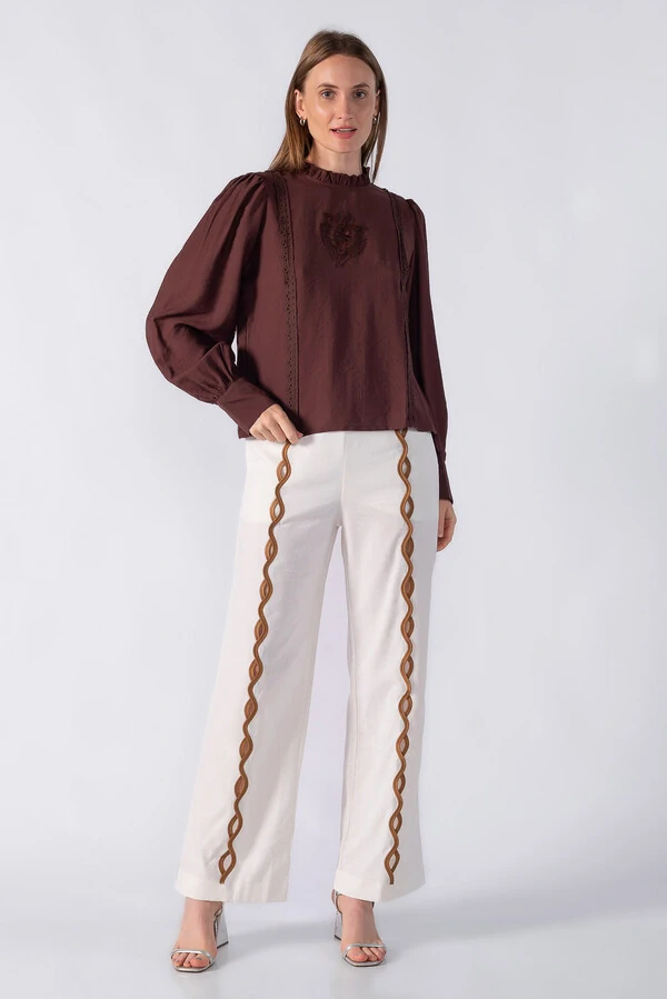 Blusa com babado e manga bufante