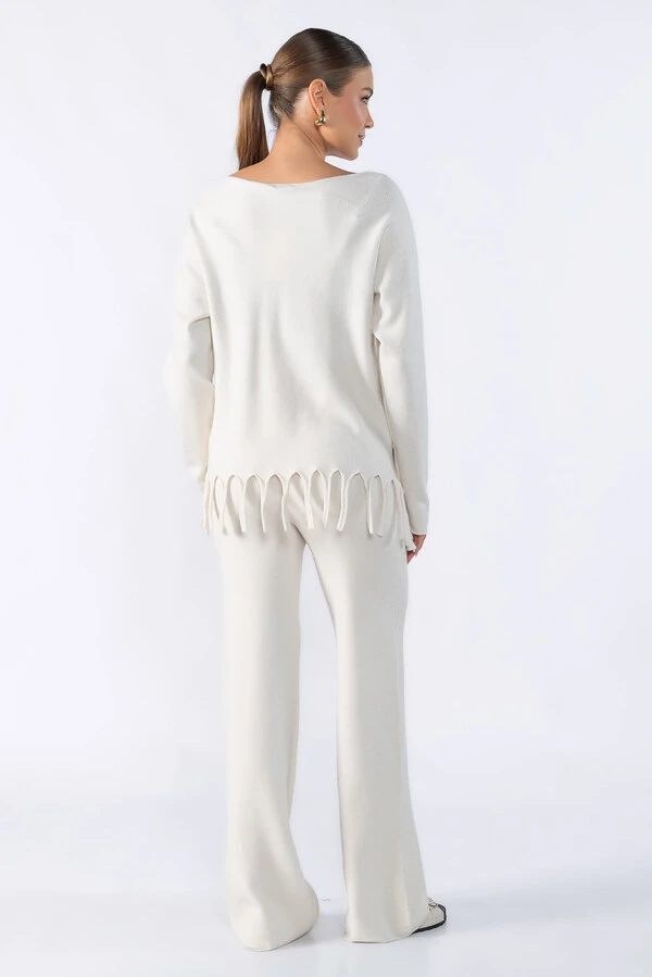 Blusa basica ampla com franja na barra