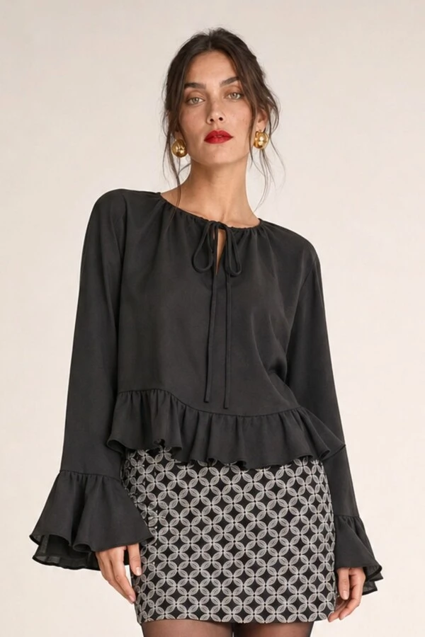 Blusa manga longa com babado