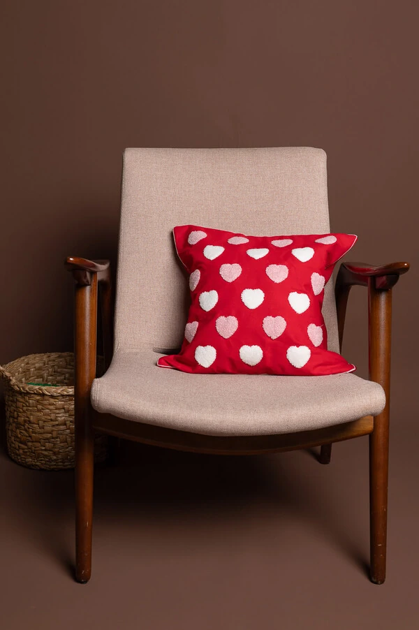 Capa de almofada coracão bordado