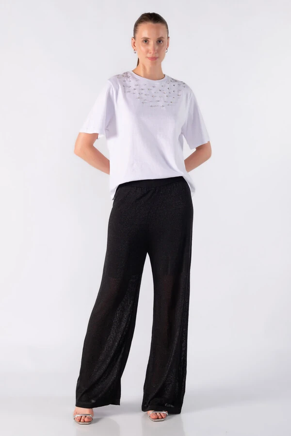 Blusa em algodao com aplicacoes em strass