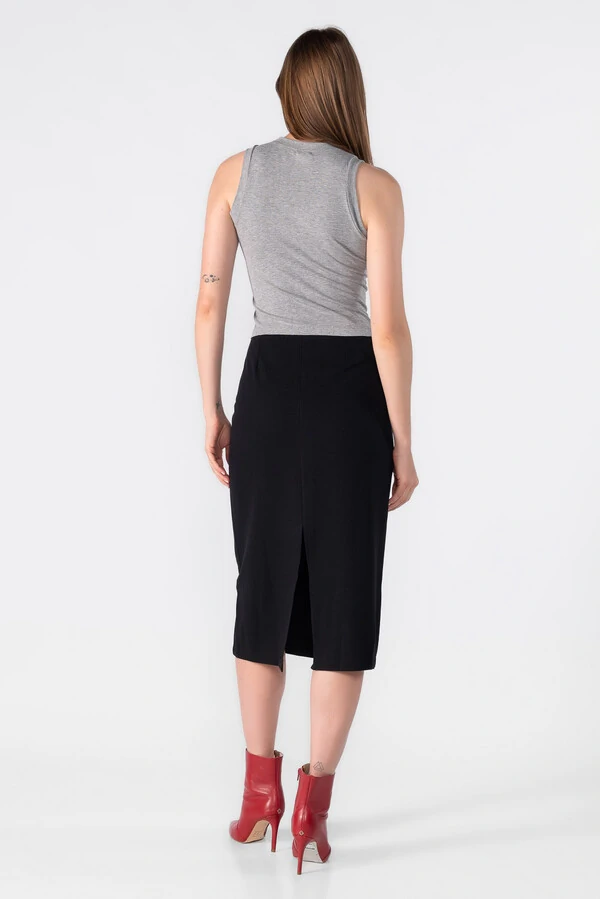 Regata raglan com detalhe acinturado