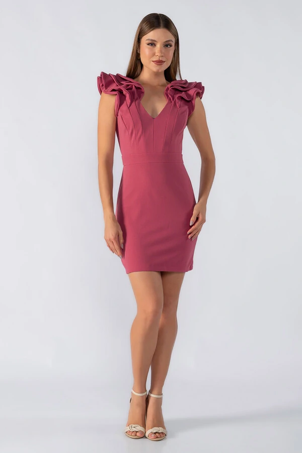 Vestido curto manga com recortes