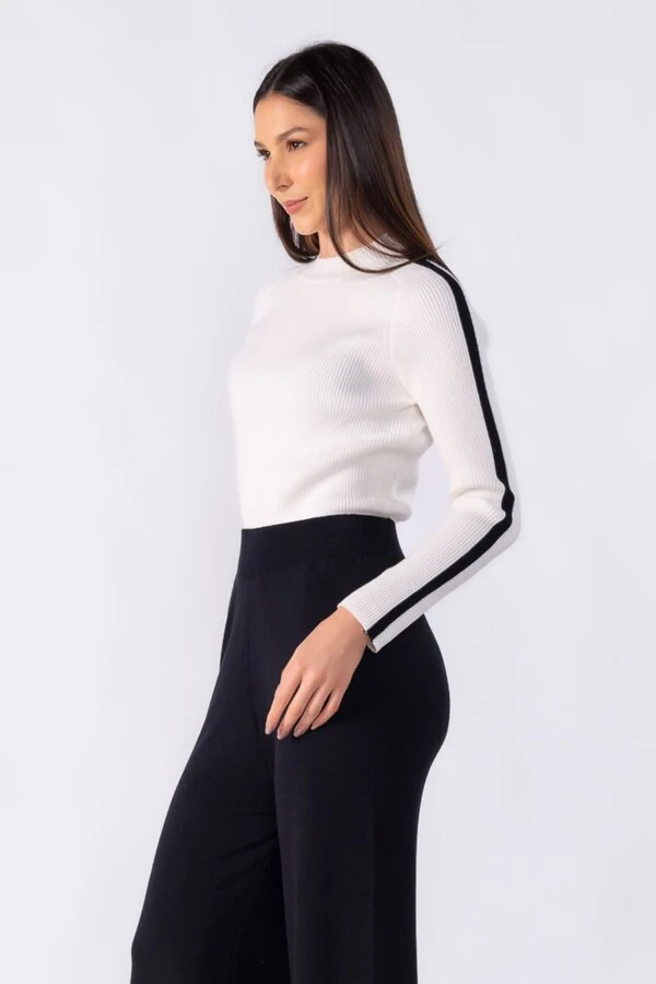 Blusa canelada faixa lateral na manga