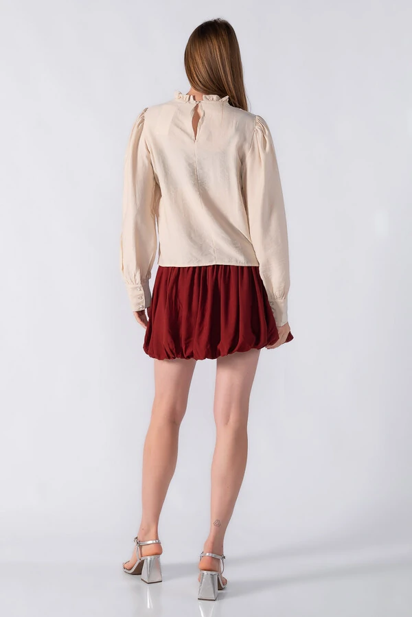 Blusa com babado e manga bufante