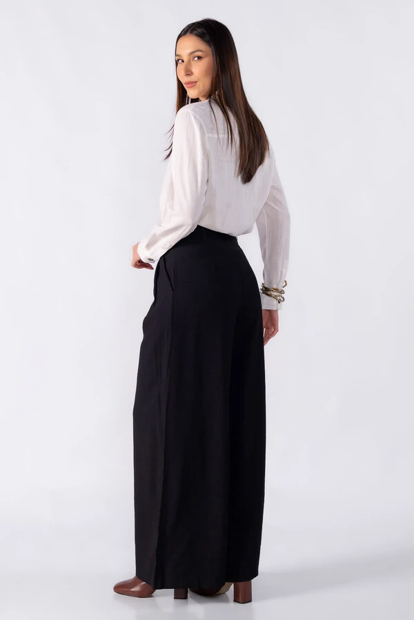 Pantalona com pregas frontal cintura alta