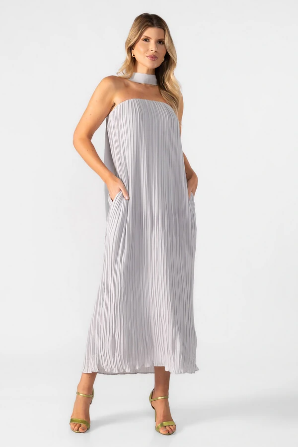 Vestido midi plissado tomara que caia