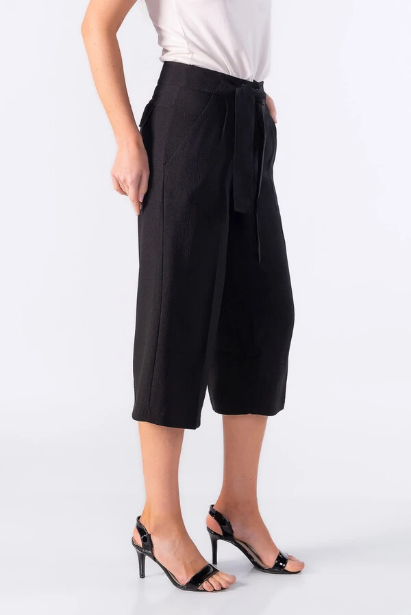 Pantacour crepe com bolsos
