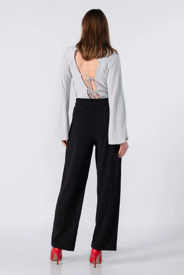 Calca pantalona em crepe com pregas