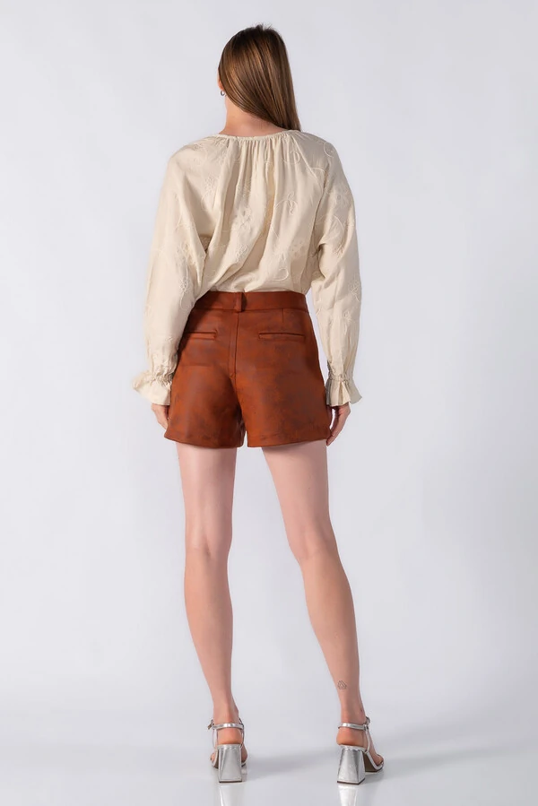 Shorts com detalhe nos bolsos