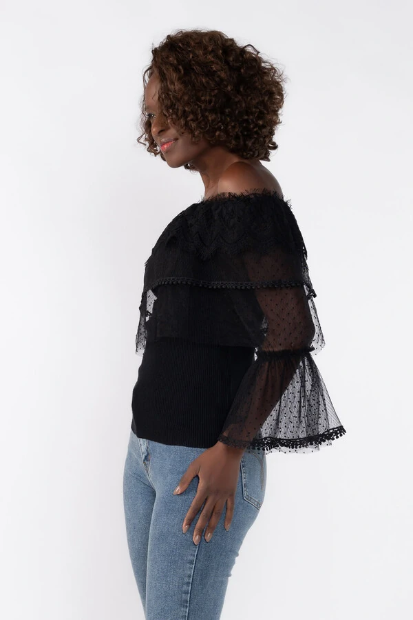 Blusa ombro a ombro com renda