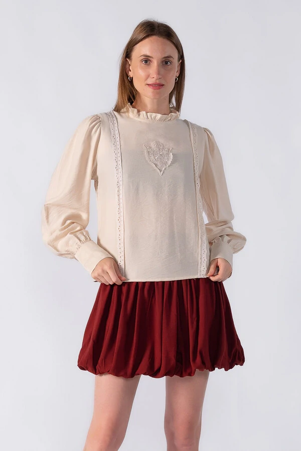 Blusa com babado e manga bufante