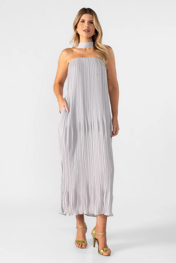 Vestido midi plissado tomara que caia