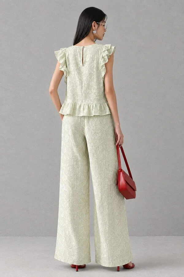 Blusa texturizada com babado