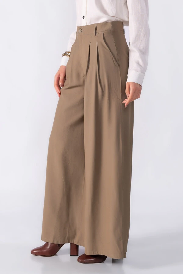 Pantalona com pregas frontal cintura alta