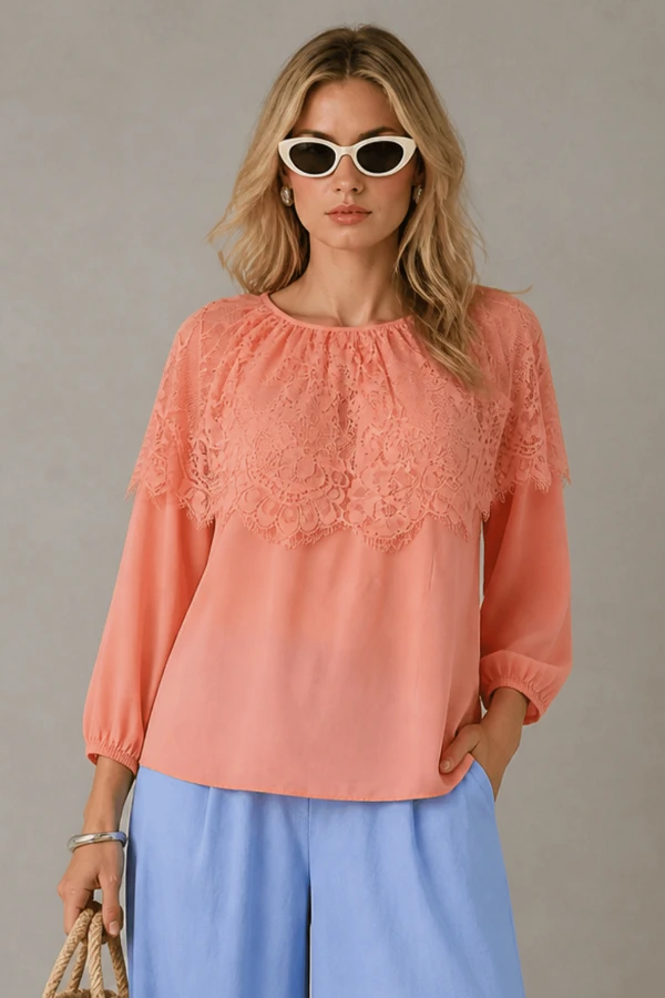 Blusa Gola com Detalhe em Renda