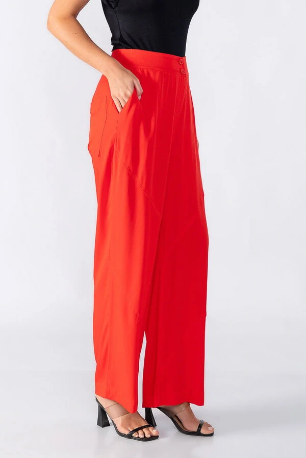 Calca pantalona com detalhes em recortes