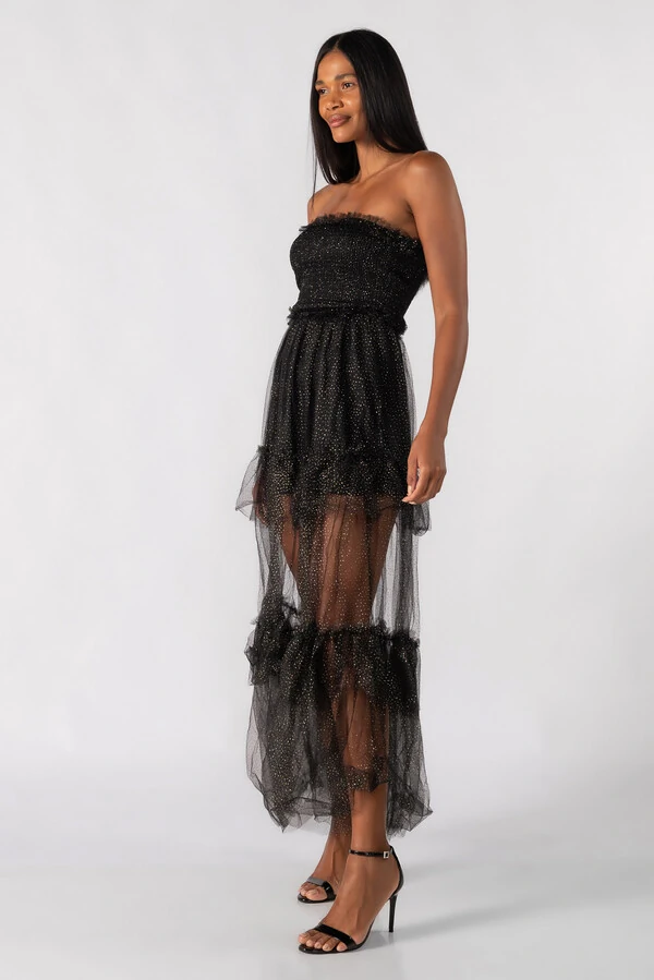 Vestido tomara que caia com tule