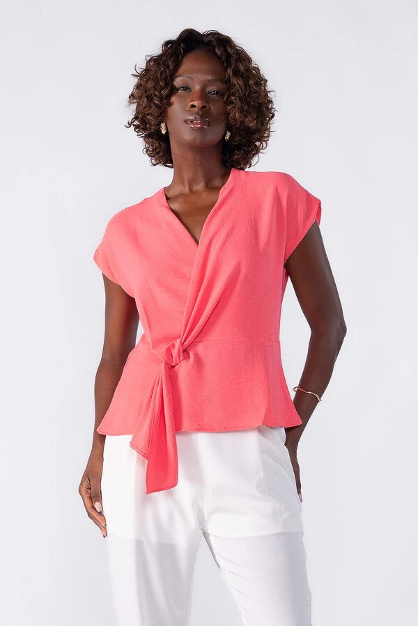 Blusa com transpasse e decote em V