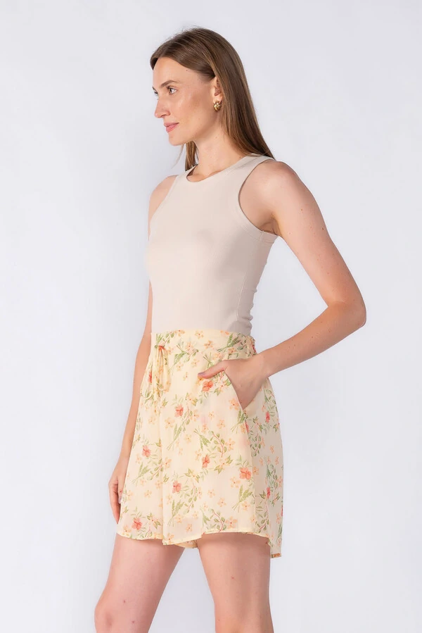 Shorts chiffon estampado com bolsos