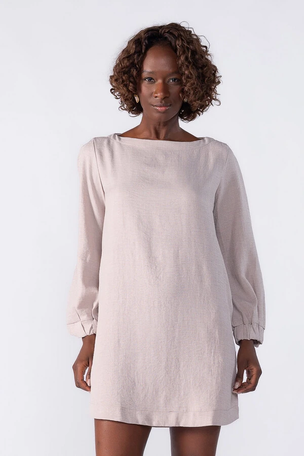 Vestido curto de manga longa