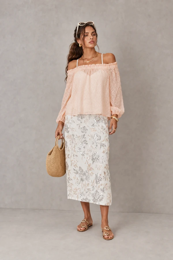 Blusa renda trabalhada ombro a ombro