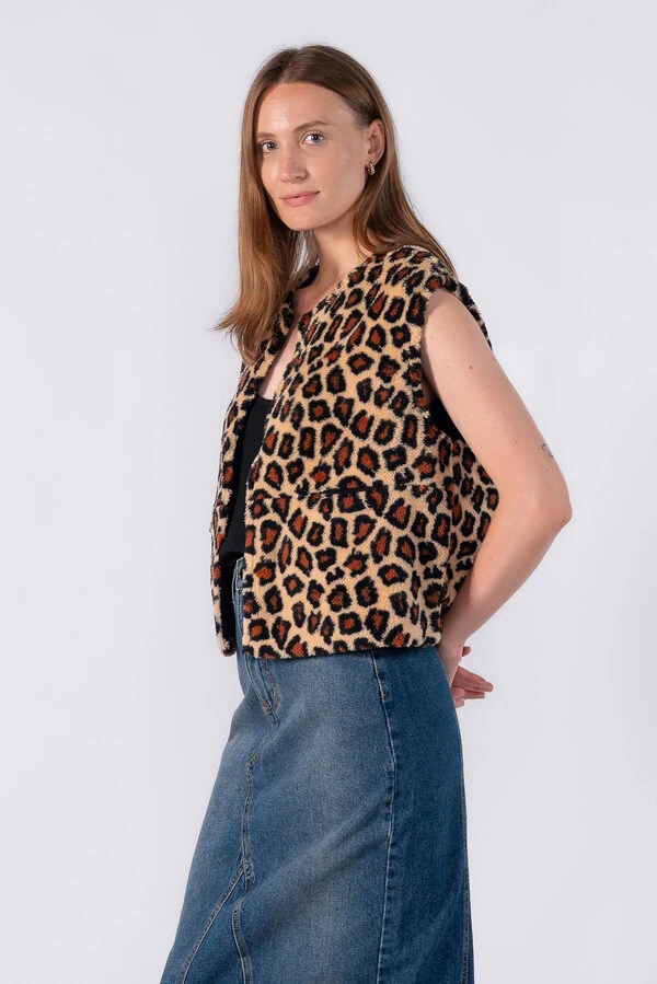 Colete pelucia animal print com bolsos