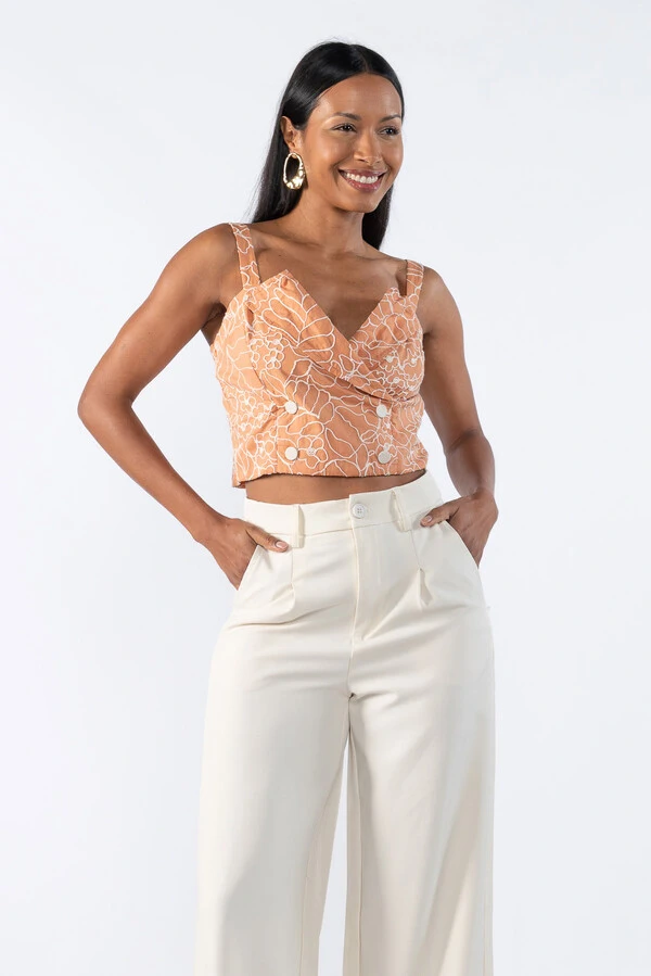 Blusa com Bordado e Botões