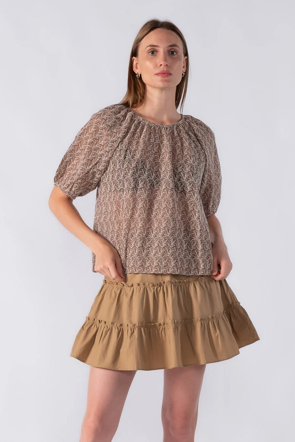 Blusa bata texturizada manga curta
