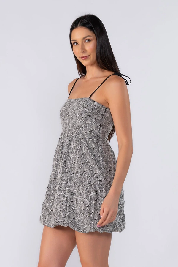 Vestido curto balone