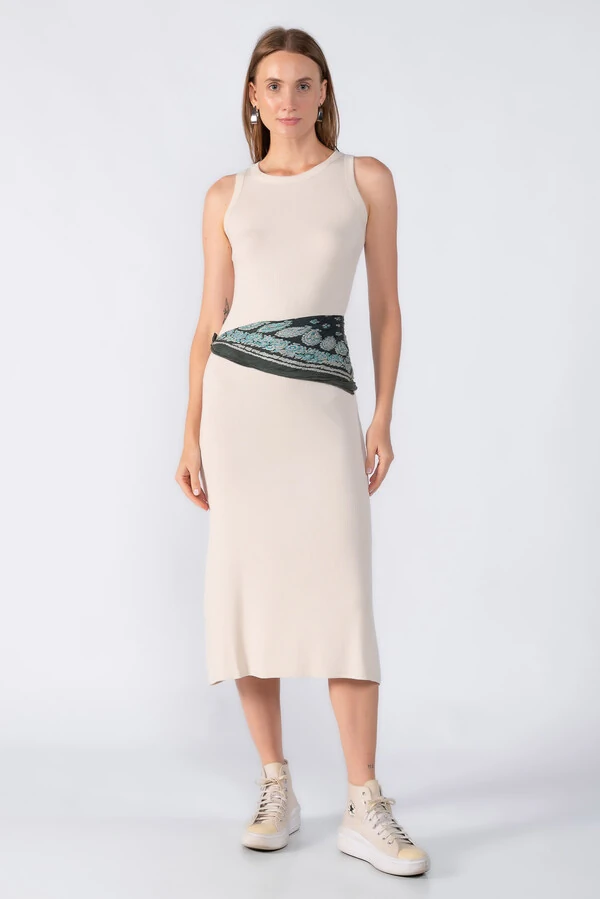 Vestido canelado regata