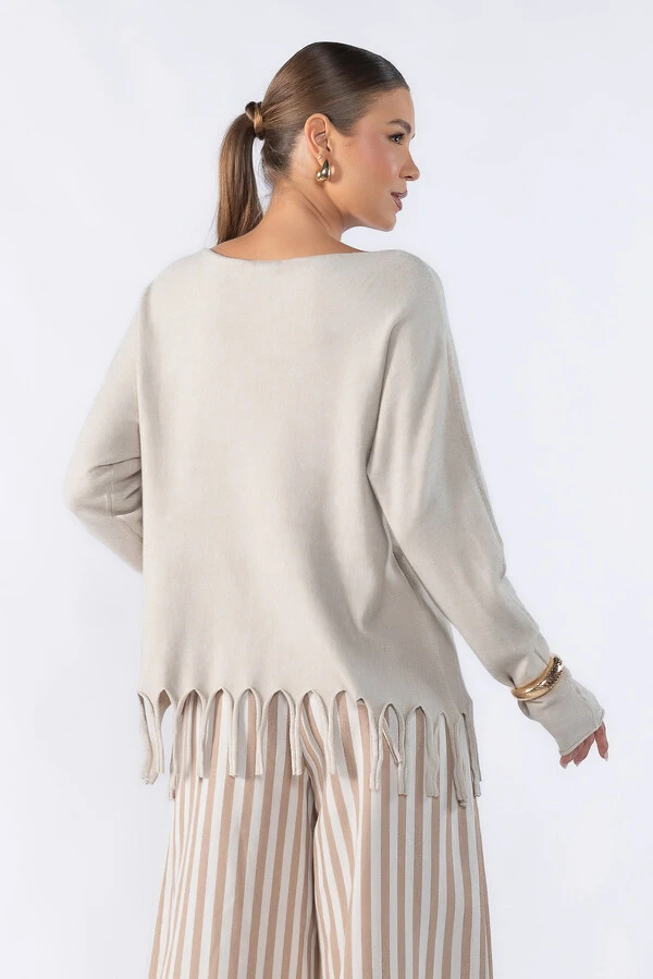 Blusa basica ampla com franja na barra