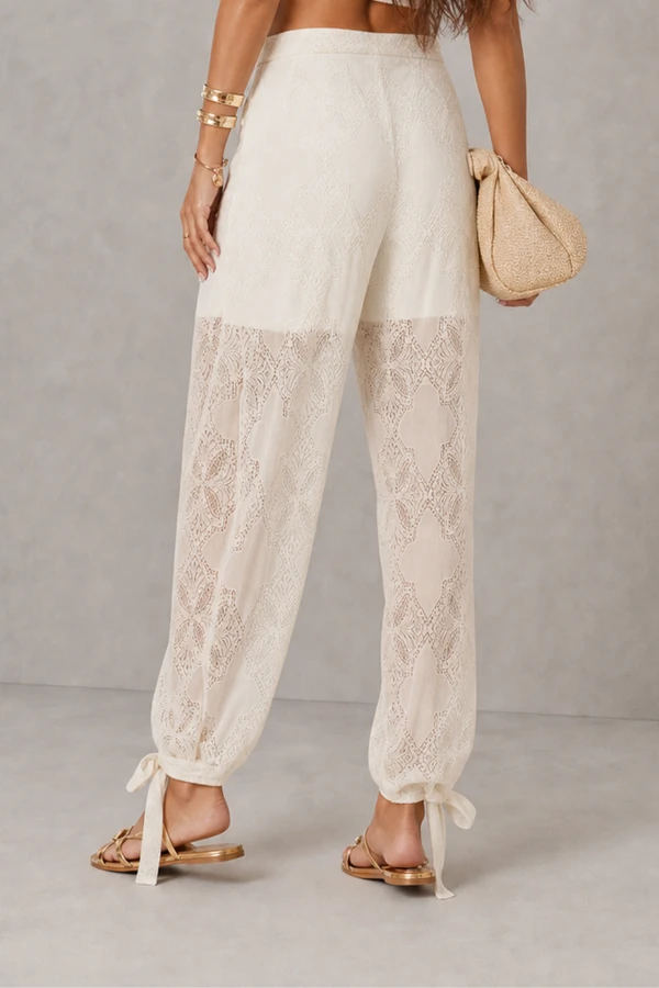 Calça alladin com renda na barra e amarração