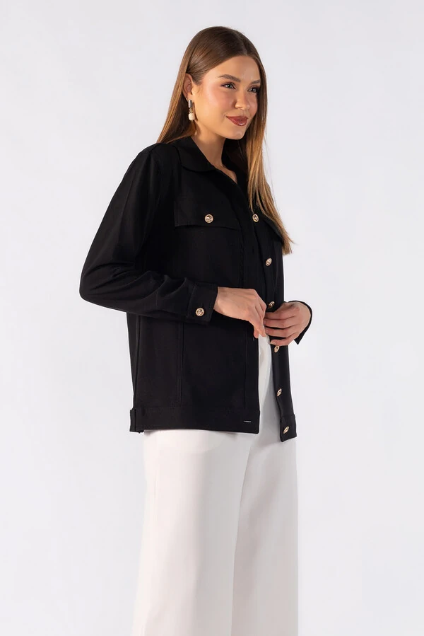 Casaco com bolso e botoes dourados