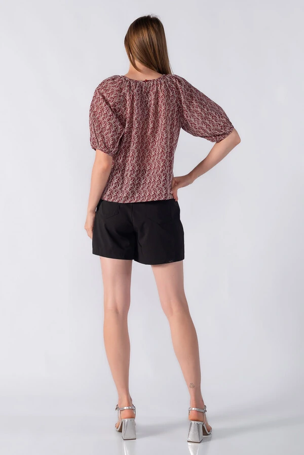 Blusa bata texturizada manga curta