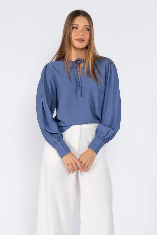 Blusa bata com amarracao no decote