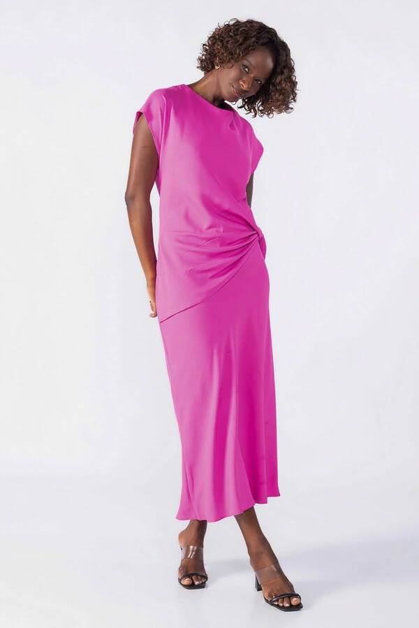 Vestido midi com transpasse na cintura